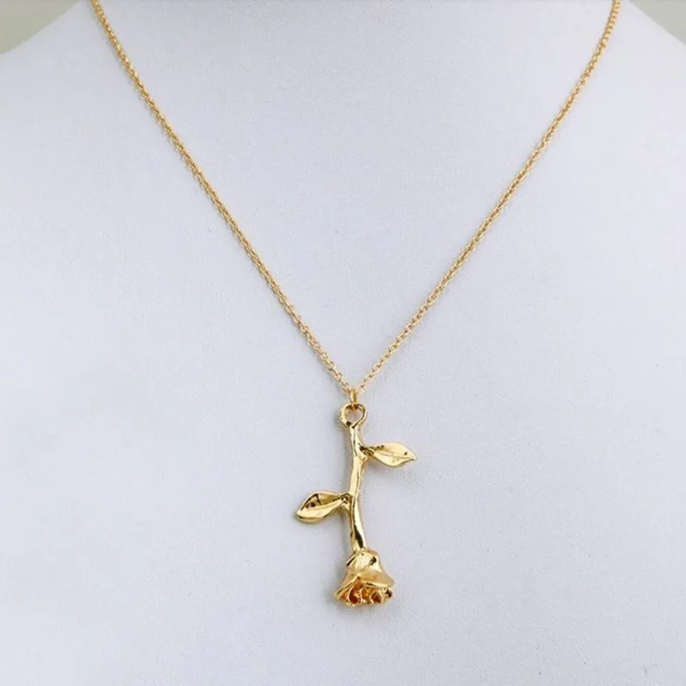 NWT- Beautiful Rose Necklace Gold and Silver